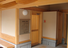 若草山山麓トイレ外観2