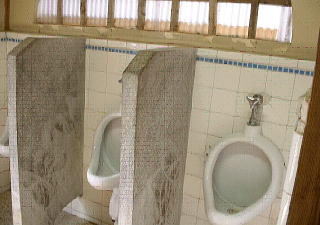 二月堂北側・南側トイレ中3