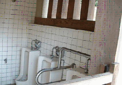 一の鳥居付近トイレ中1