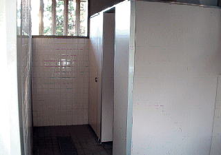 市の井トイレ中2