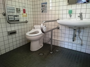 高畑駐車場トイレ中3