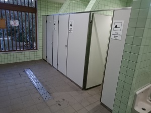 荒池園地トイレ中1