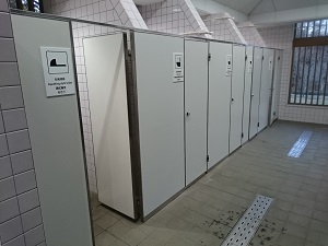 荒池園地トイレ中2