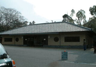 大仏殿前駐車場トイレ外観