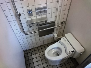 猿沢池トイレ中6