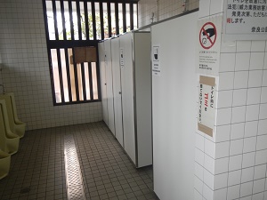 猿沢池トイレ中3