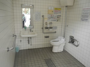 猿沢池トイレ中4