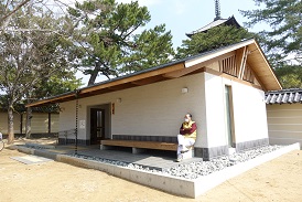 五十二段北トイレ外観