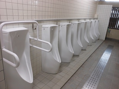 登大路園地トイレ中2