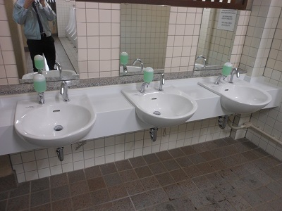 登大路園地トイレ中3