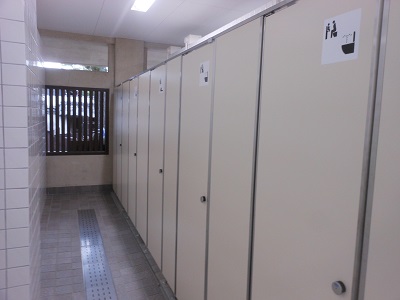登大路園地トイレ中4