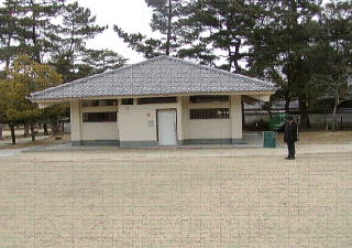 登大路園地トイレ外観