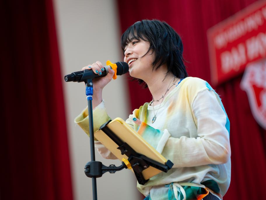 フエ大学での交流