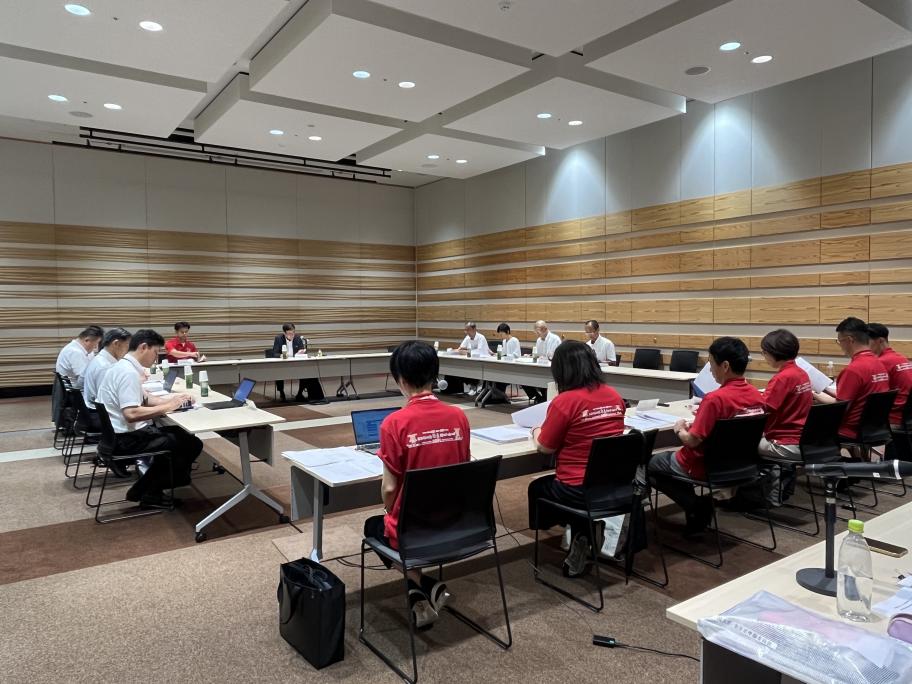第8回総務企画専門委員会での審議の様子