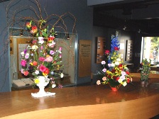 公園館にフラワーアレンジを展示しました
