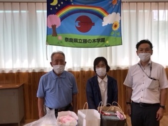 タオル、アクリルタワシ、ティッシュペーパー