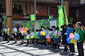 街頭募金の様子2