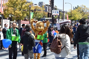 街頭募金の様子4