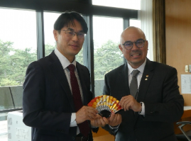 表敬訪問の様子2