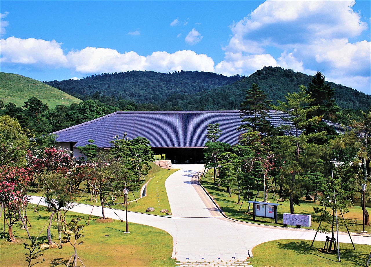 奈良春日野国際フォーラム甍