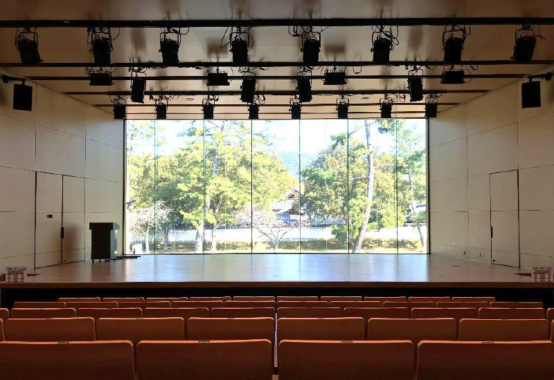 奈良公園バスターミナル（レクチャーホール）