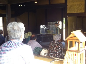 お話を聞いてほっこりしよう