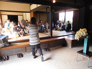 お話の世界へ ~民俗公園の秋の声を聞きながら~