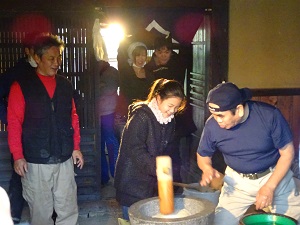 古代緑米もちつき大会