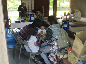 廃品で何か作りましょう