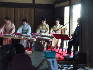 おひな様と琴の音と！