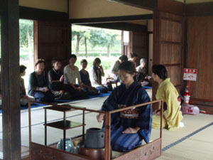 お茶会～秋風にふかれてお茶を楽しみませんか～