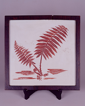 赤絵羊歯模様大角陶板