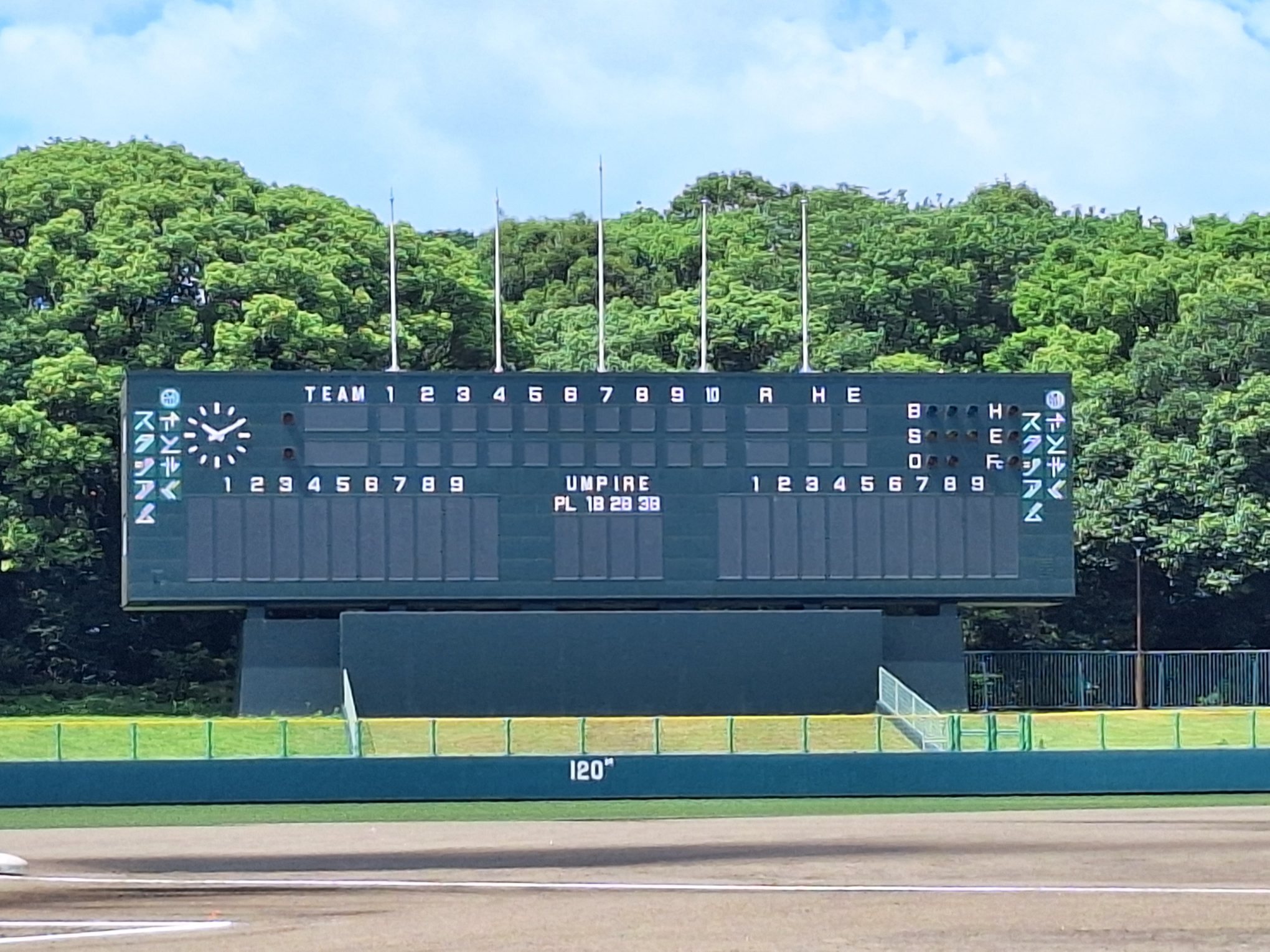 野球場と陸上競技場