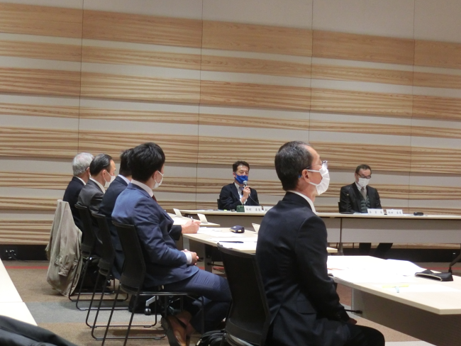 総務企画専門委員会の審議の様子1