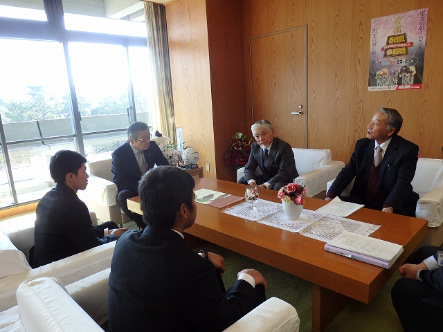 昨年の副知事表敬の様子1