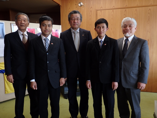 昨年の副知事表敬の様子2