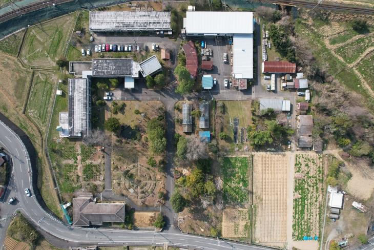 センターを上空から撮影しました