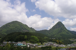 鎧岳・兜岳（よろいだけ・かぶとだけ）