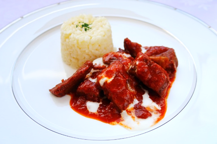 牛フィレ肉のパプリカ風味