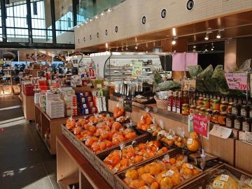 にぎわい市場店内1