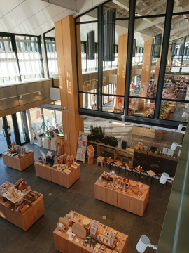 にぎわい市場店内2