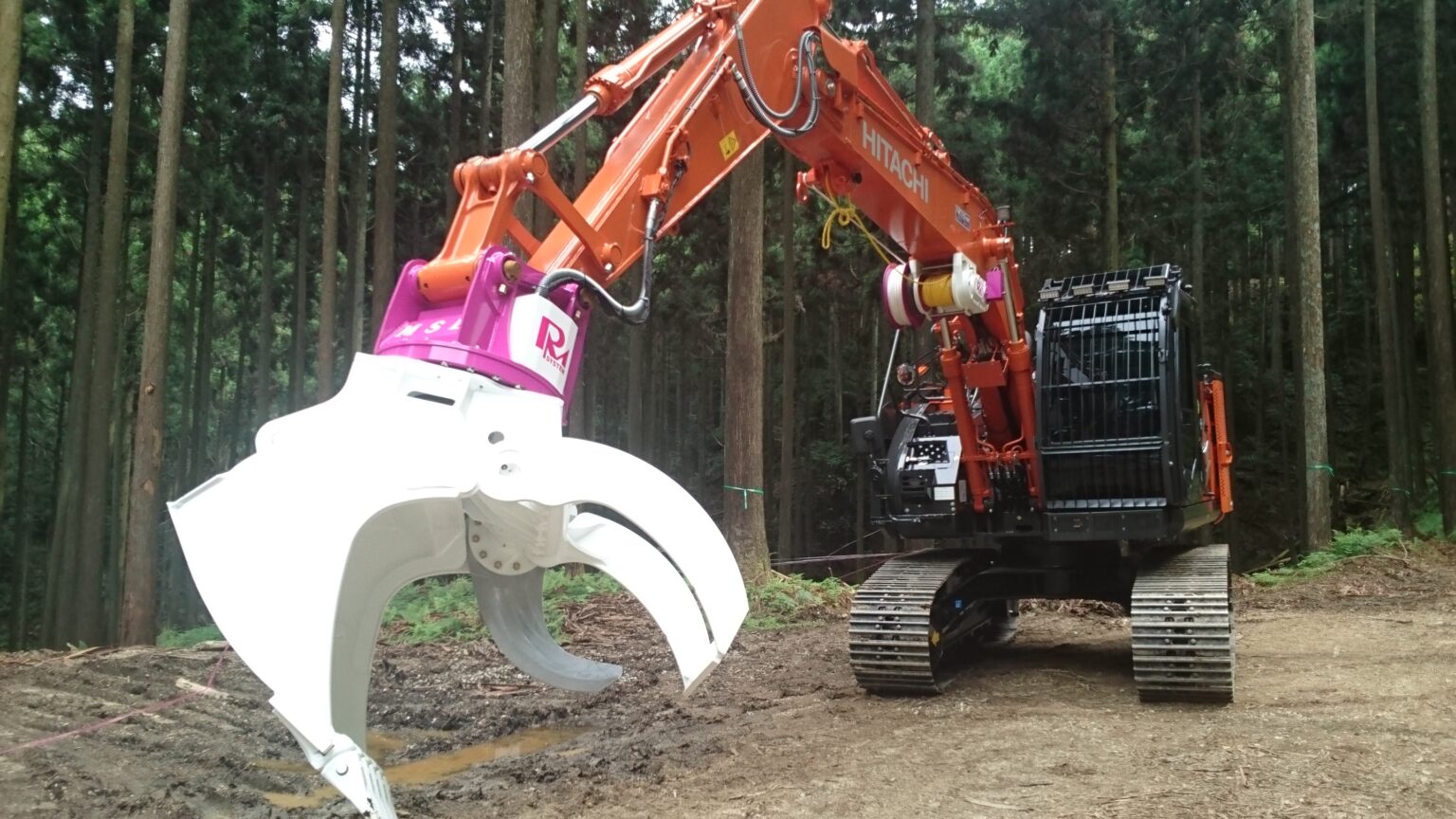 所有する高性能林業機械の一部（株式会社十津川造林提供）1
