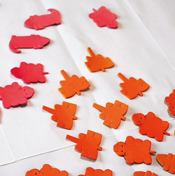 212_レザーマスコット(革ヒモ)_3