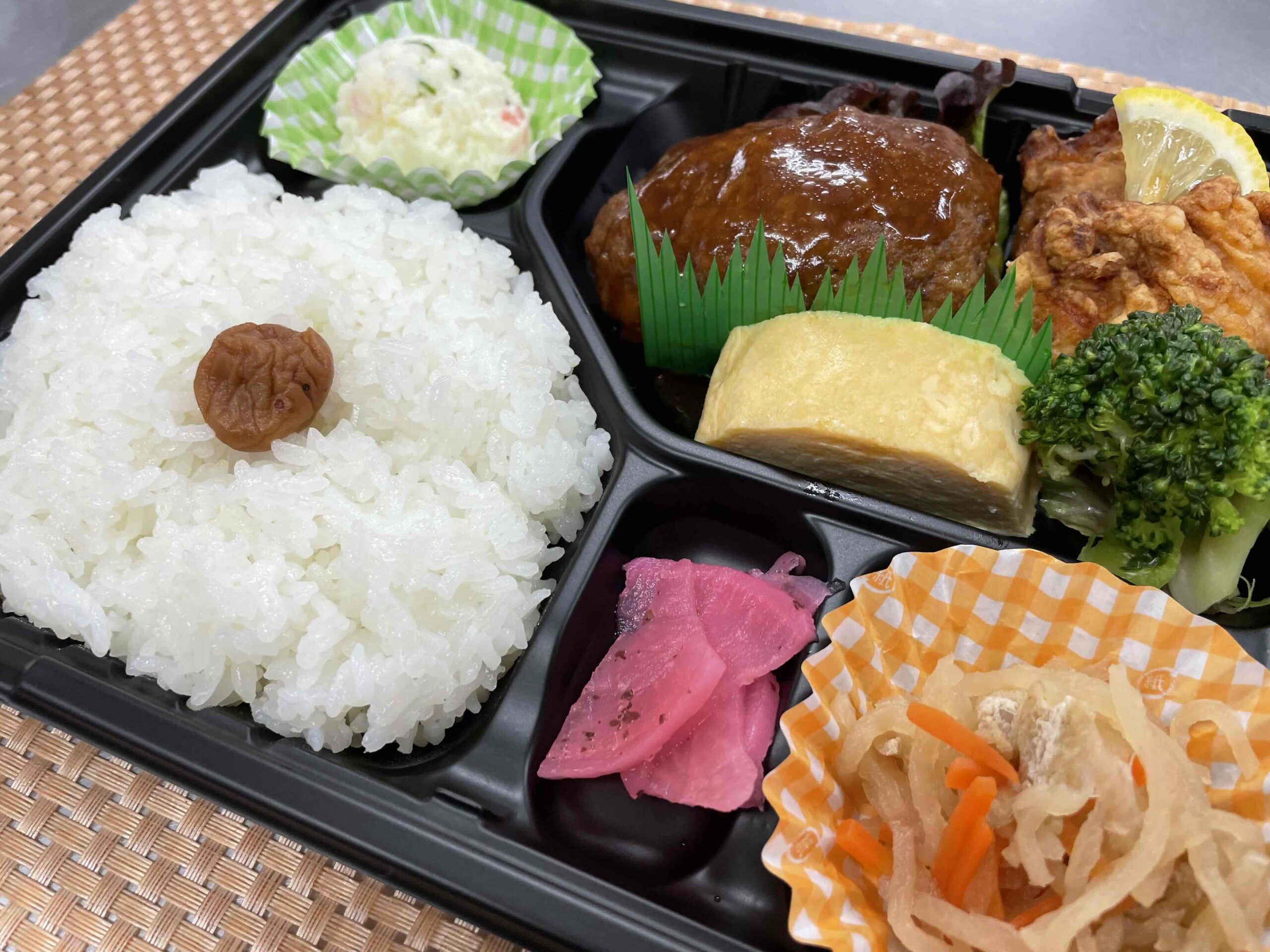 煮込みハンバーグ弁当