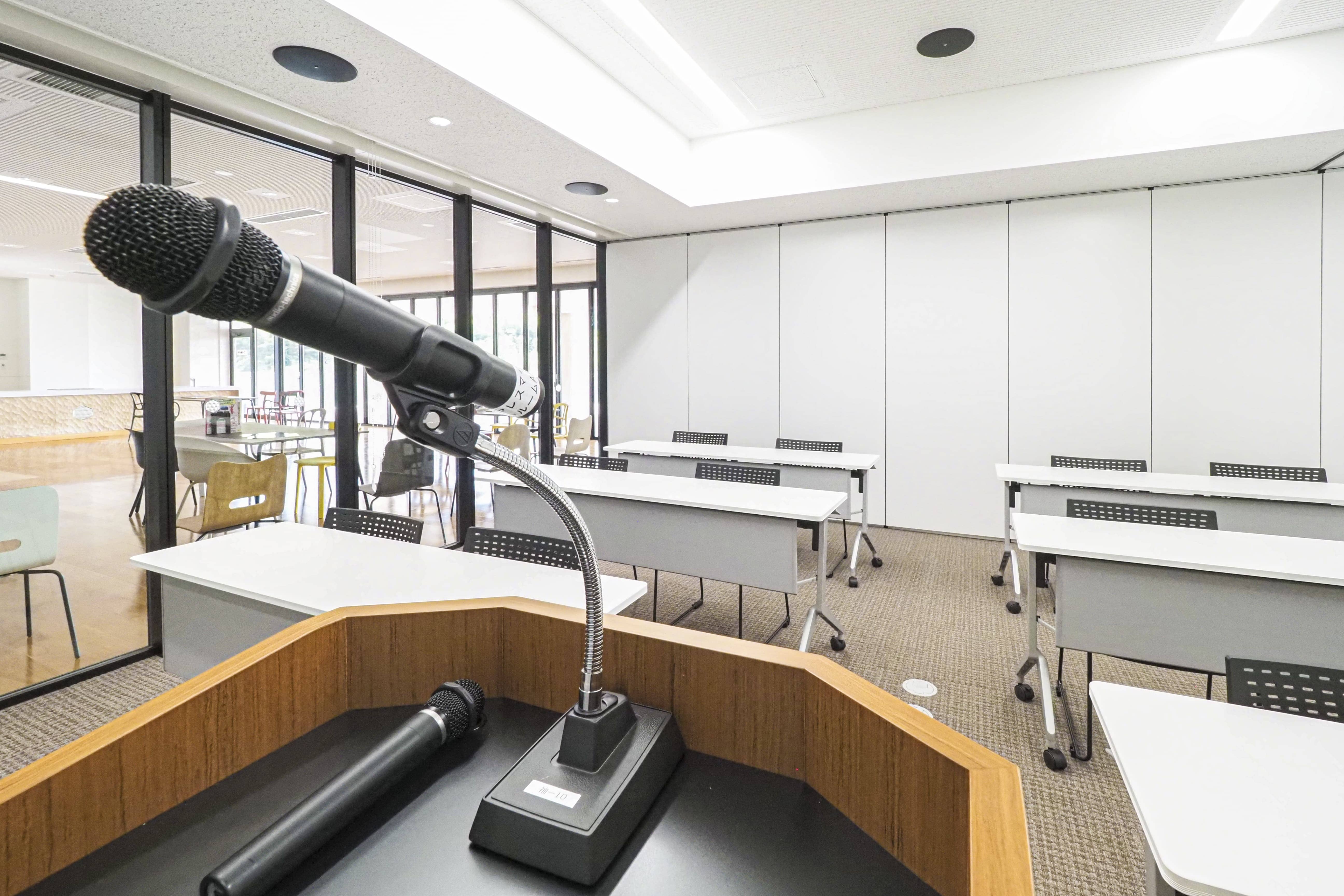 セミナールームAサムネイル1