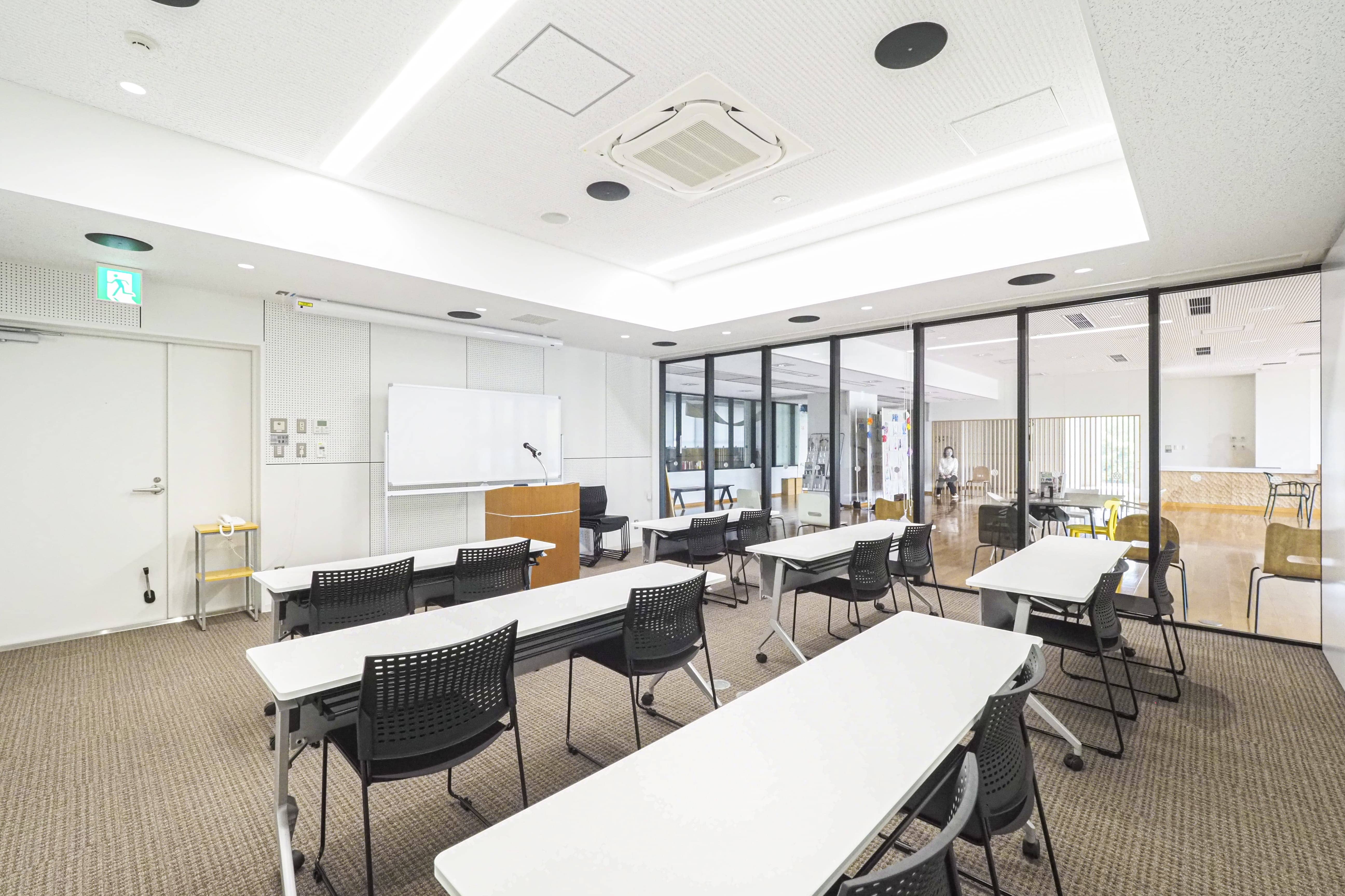 セミナールームAサムネイル2