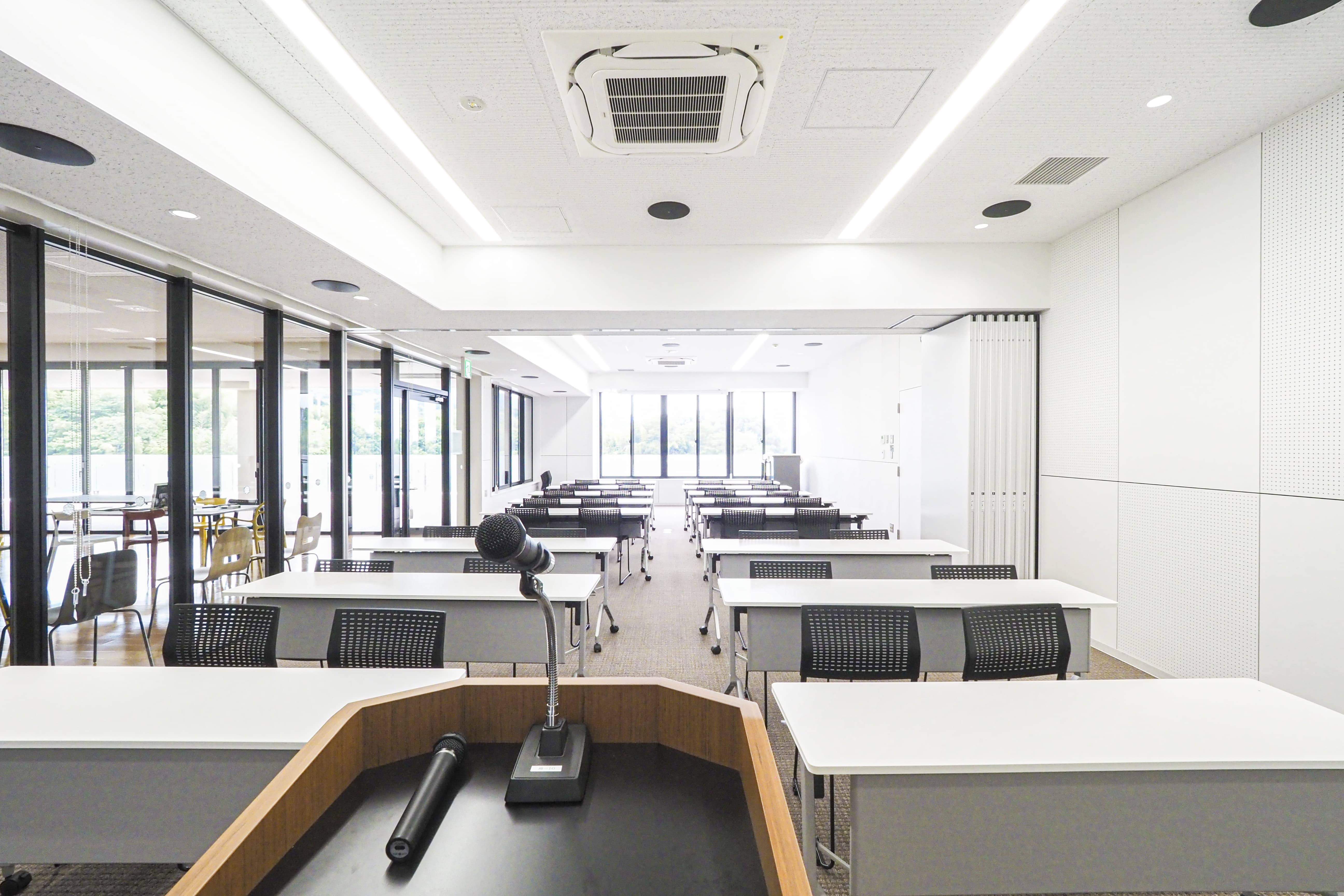 セミナールームA+Bサムネイル1