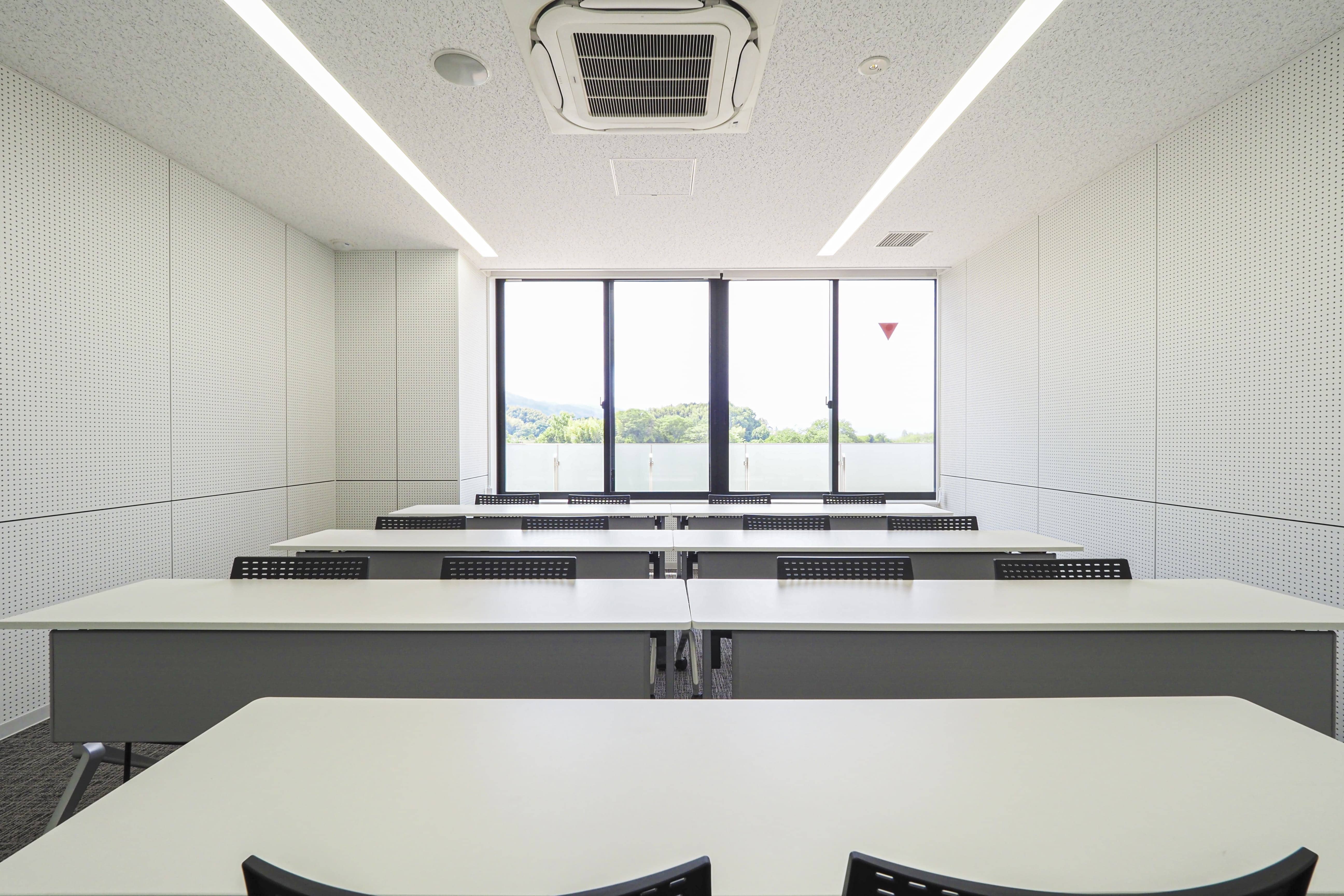 セミナールームFサムネイル1