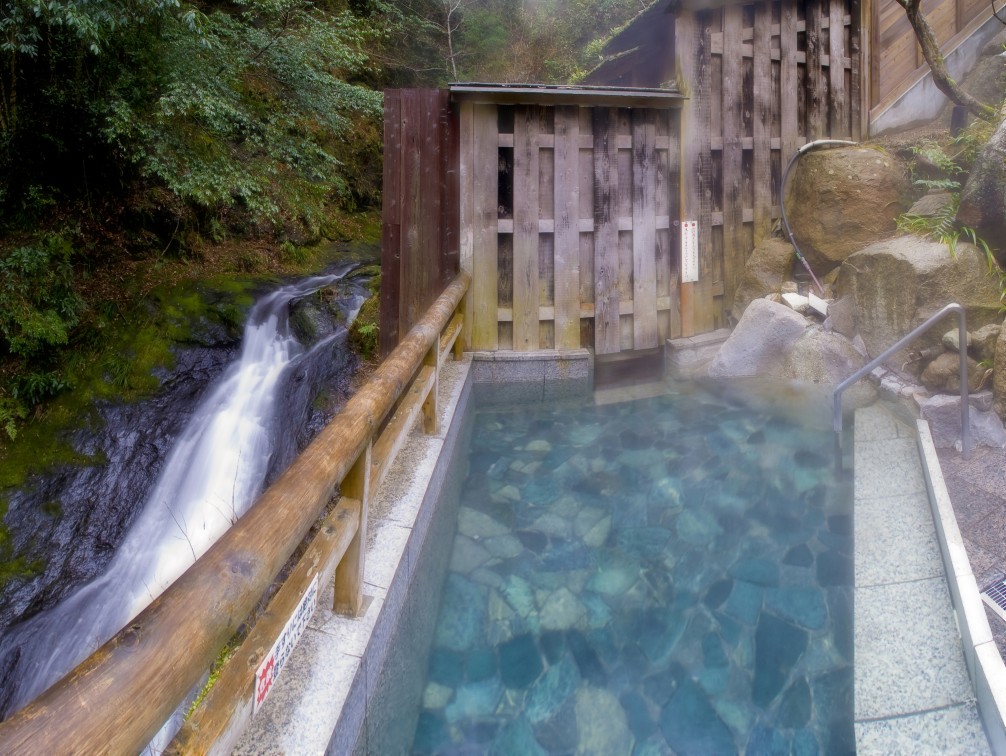 湯泉地温泉 滝の湯