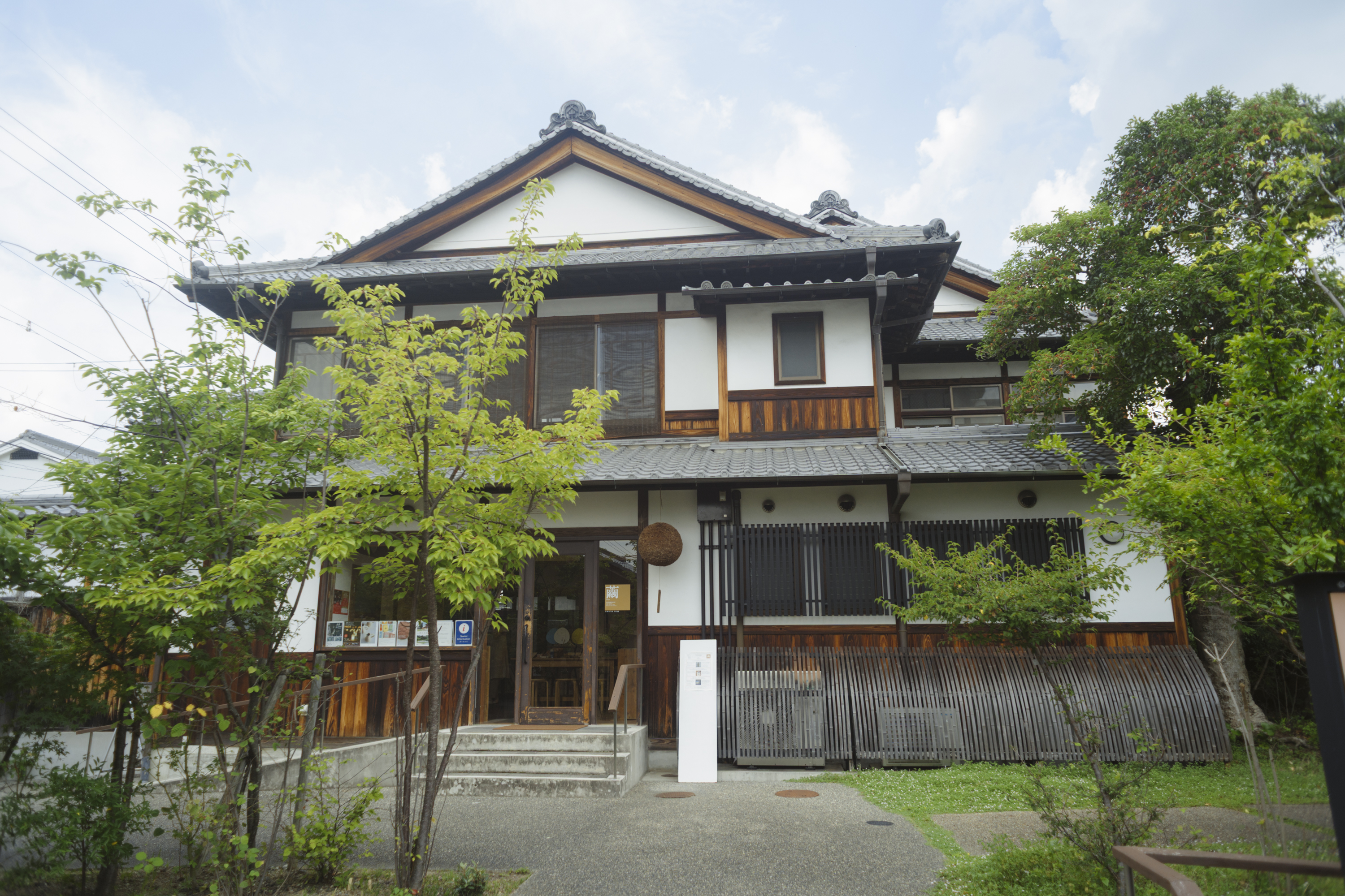 鹿の舟「繭-Mayu-」の趣ある建物の外観